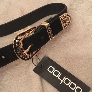 NWT Boohoo double buckle belt